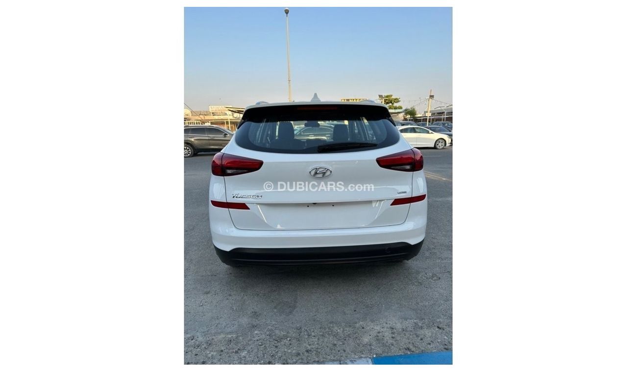 Hyundai Tucson 2.0L car in good condition 2019 Hyundai Tucson with an engine capacity of 2 liters 4wd blind spot se