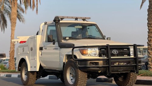 تويوتا لاند كروزر بيك آب 4.0L PTR M/T // 2023 // WITH CRANE , DIFF LOCK // SPECIAL OFFER // BY FORMULA AUTO // FOR EXPORT