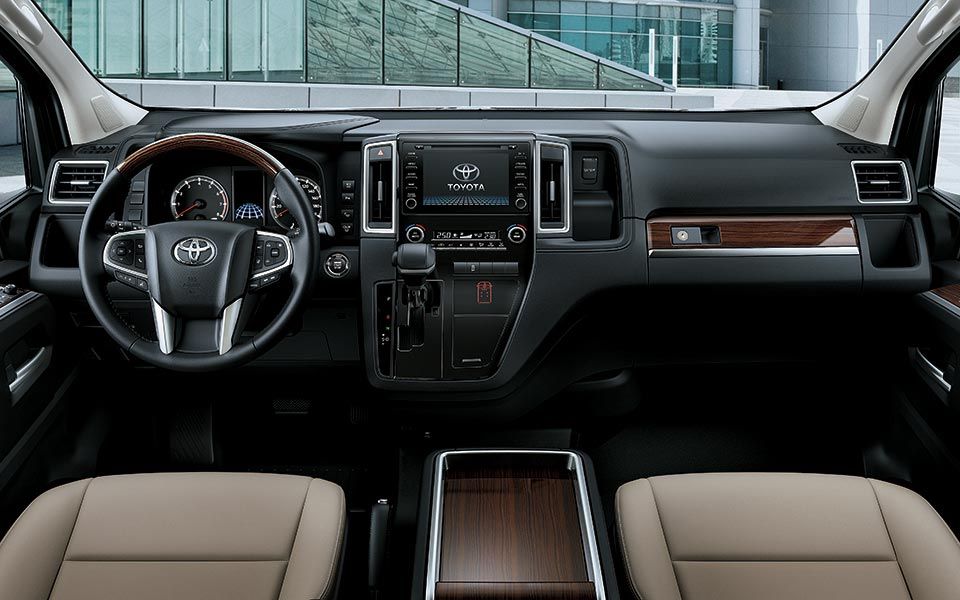 Toyota Granvia interior - Cockpit