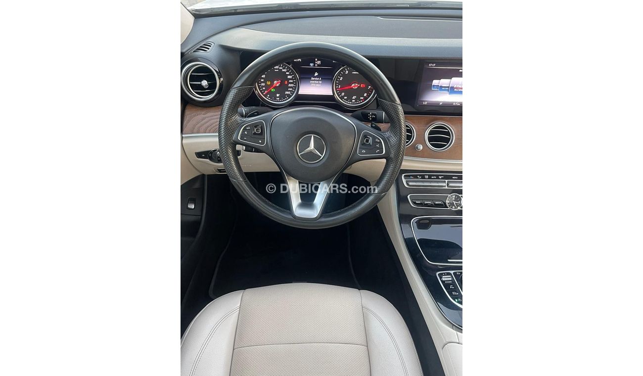 Mercedes-Benz E200 Mercedes E 200 Gulf 2017 in excellent condition, fully equipped