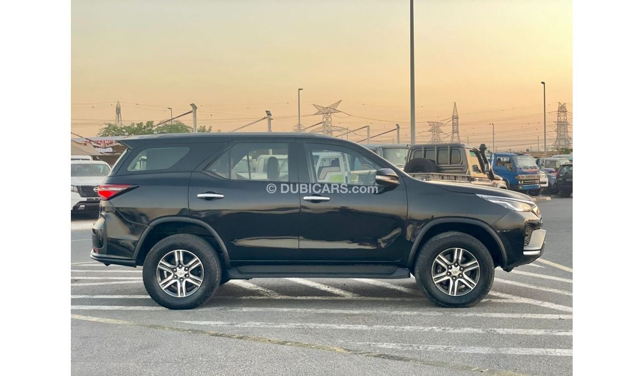 تويوتا فورتونر 2016 Toyota Fortuner GX.R 4.0L V6 - AWD 4x4 - MidOption+ 7 Seater - 74,000 km