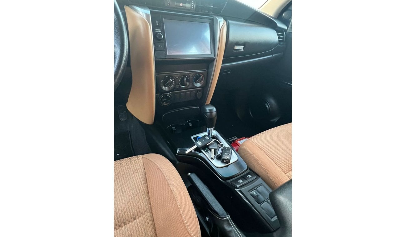 Toyota Fortuner 2021 TOYOTA FORTUNER V4 2.7L - 4X4  GCC -7 seater + VERY CLEAN & GOOD CONDITION