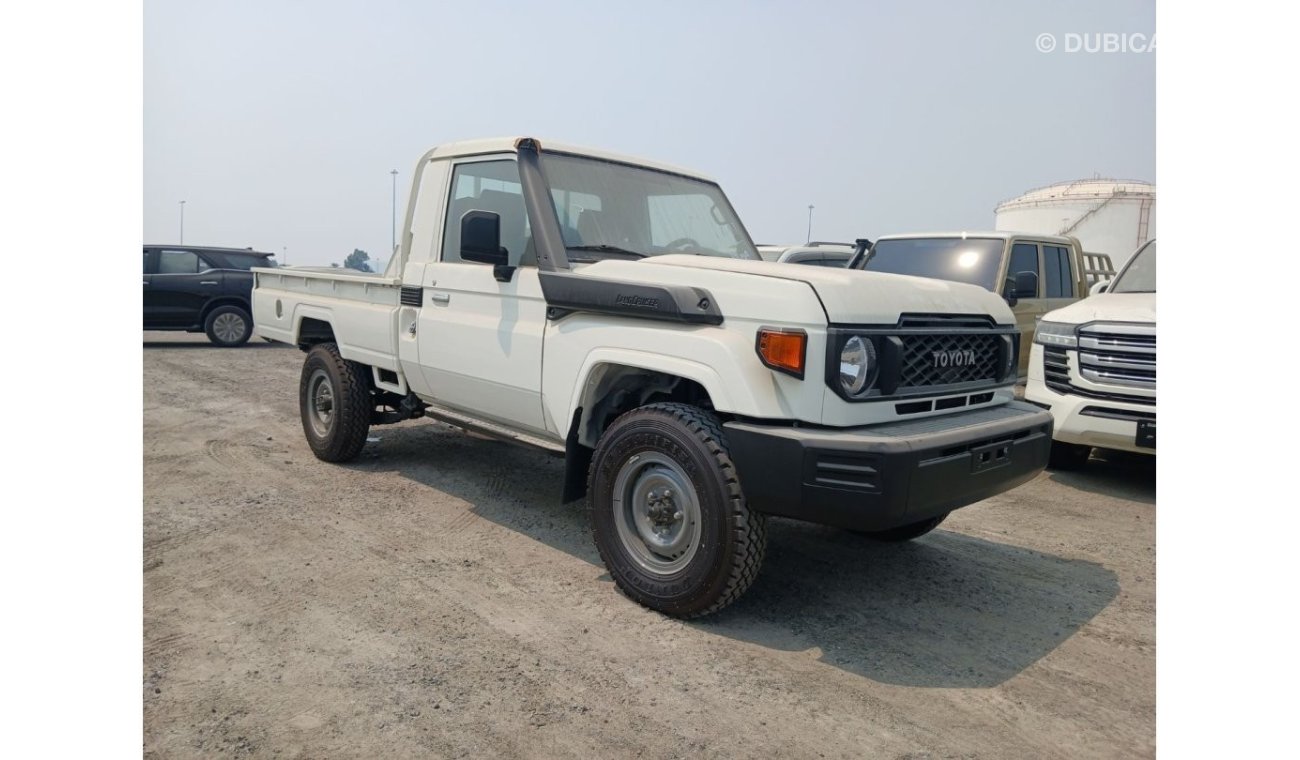 تويوتا لاند كروزر بيك آب Single Cab - 4.2L Diesel Manual - 6 Cylinders - White