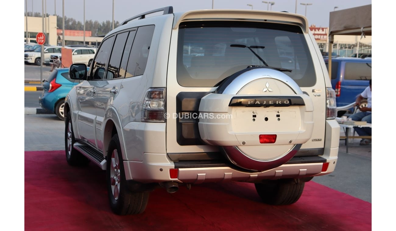 Mitsubishi Pajero GLS Highline Top Mitsubishi Pajero GLS / 2014 / GCC / Free Accident / 3.8L