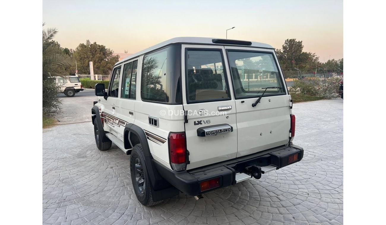 تويوتا لاند كروزر هارد توب GRJ76 4.0L M/T PETROL STANDARD 2024 MODEL