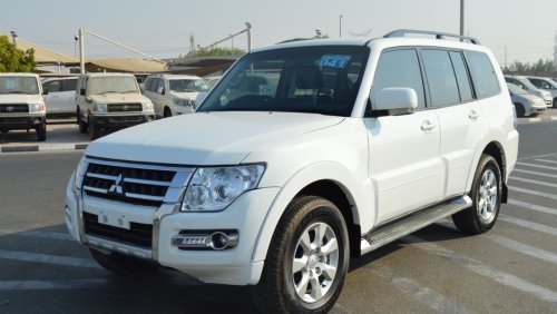 ميتسوبيشي باجيرو Full option leather seats right hand drive