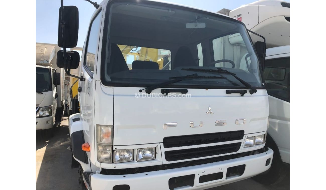 Mitsubishi Canter Mitsubishi Fuso 7 ton truck With 4 Ton Crane,model:2017. only done 15000 km