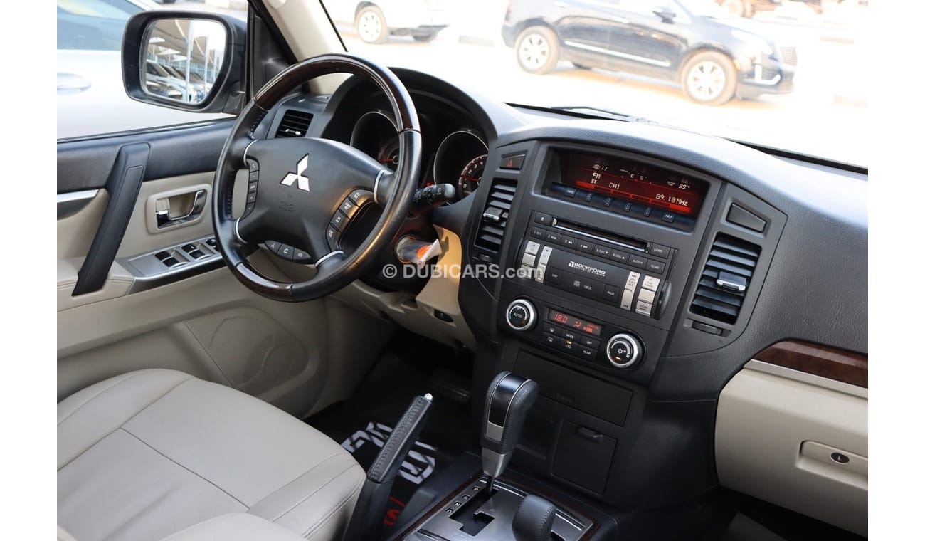 Mitsubishi Pajero GLS Highline Top Mitsubishi Pajero GLS / 2014 / GCC / Free Accident / 3.8L