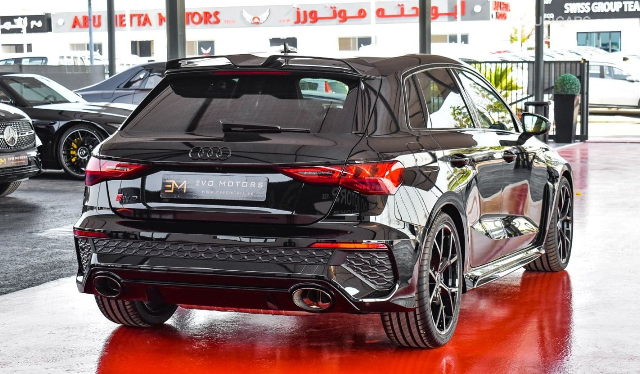 Audi RS3 Sport(Back,Exhaust)*HUD*Cruise*Panorama*BangOlufsen*CarbonSpoiler,Dash *Package(RS+G,Dynamic+,Memory