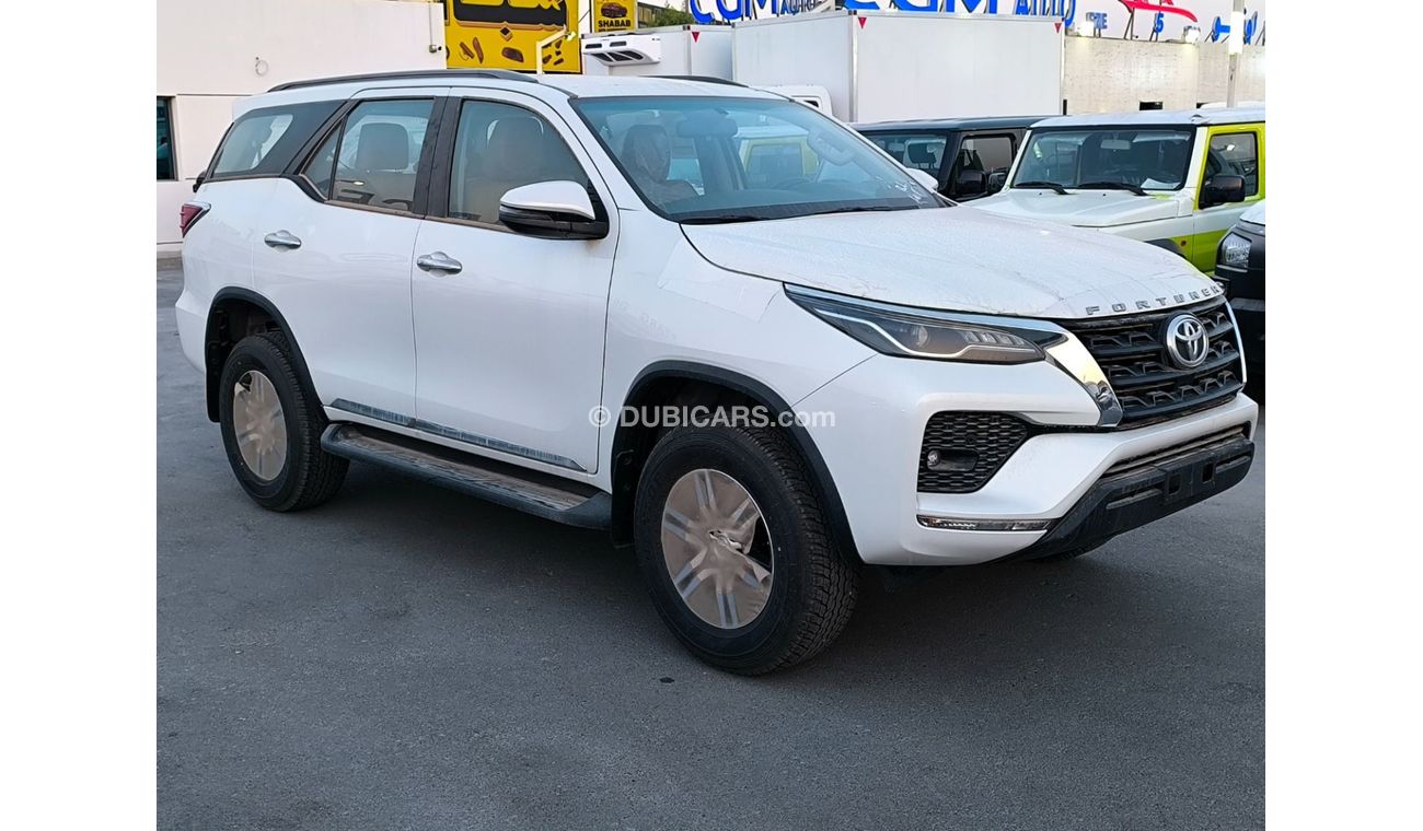 تويوتا فورتونر FORTUNER SR5  2.7L AT FULL OPTION PETROL 2024