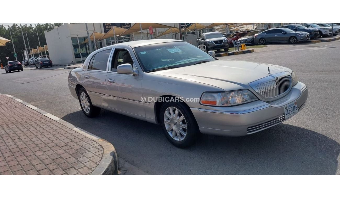 Lincoln Town Car veary clean car