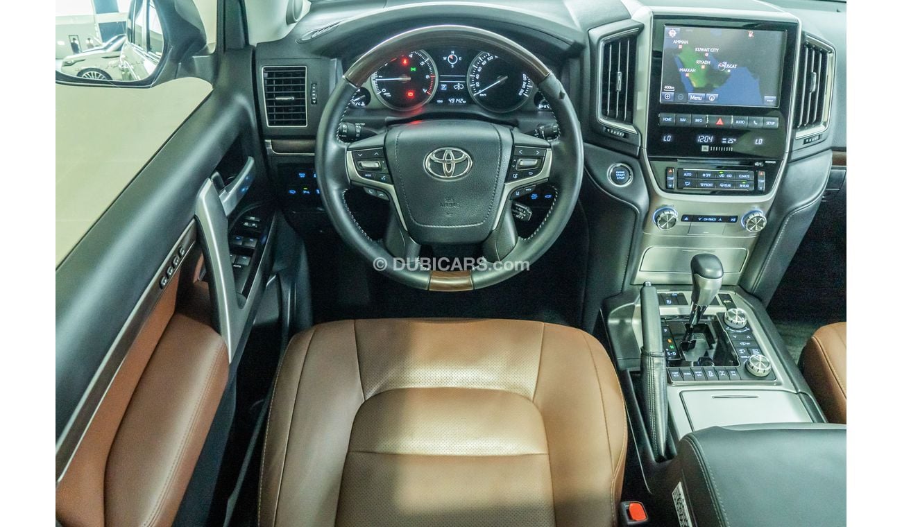 Toyota Land Cruiser 2018 Toyota Land Cruiser VXR 5.7L V8 / Full Option / Toyota Warranty & Service Contract