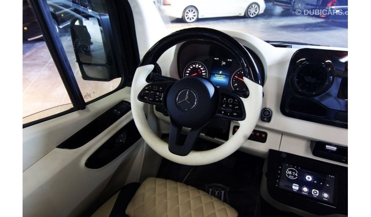 Mercedes-Benz Sprinter 8,304 PM I 519 CDI I Wooden Floor I 21 Seater