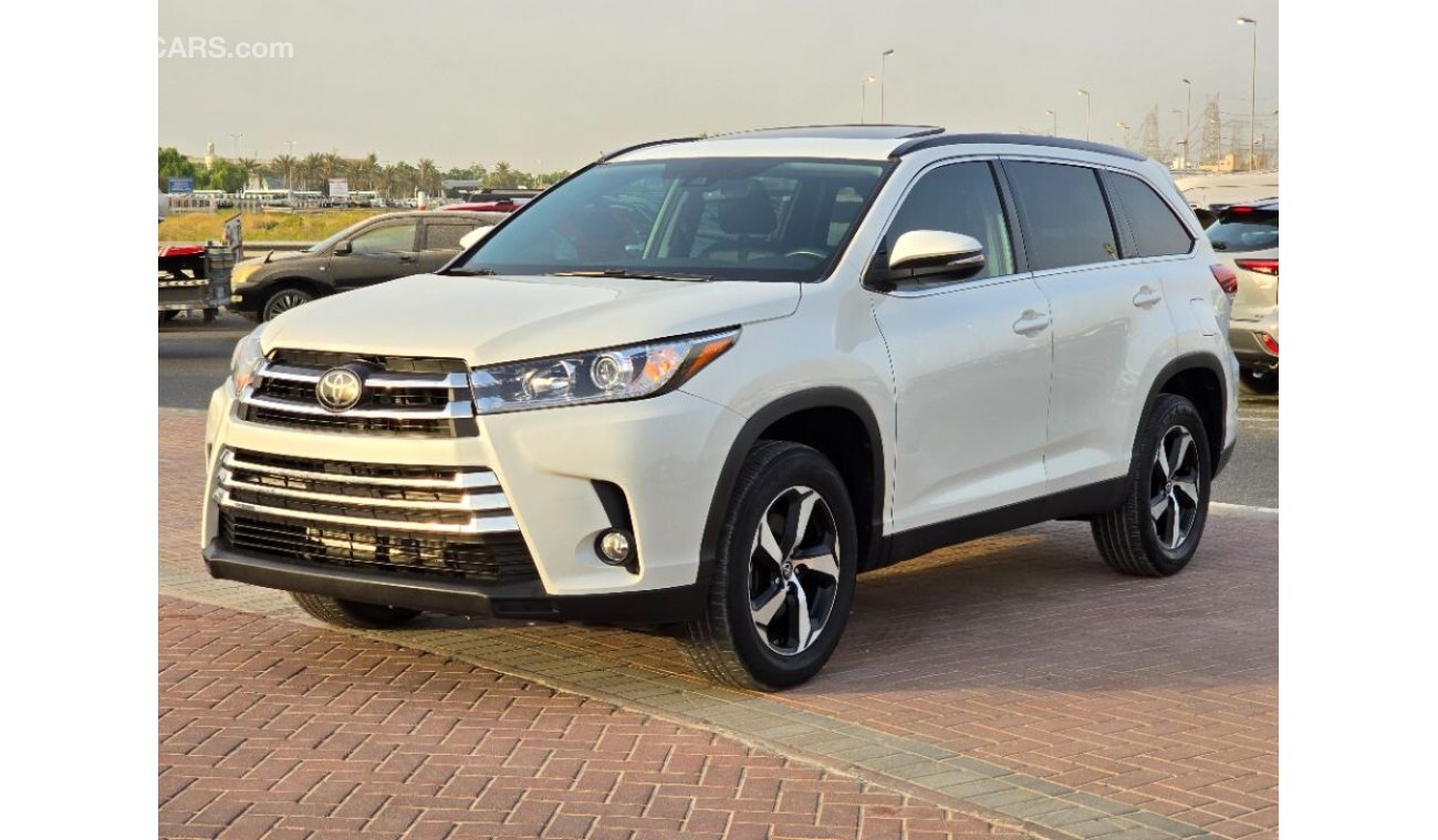 Toyota Highlander SE sport Addition full option sunroof and original leather seats