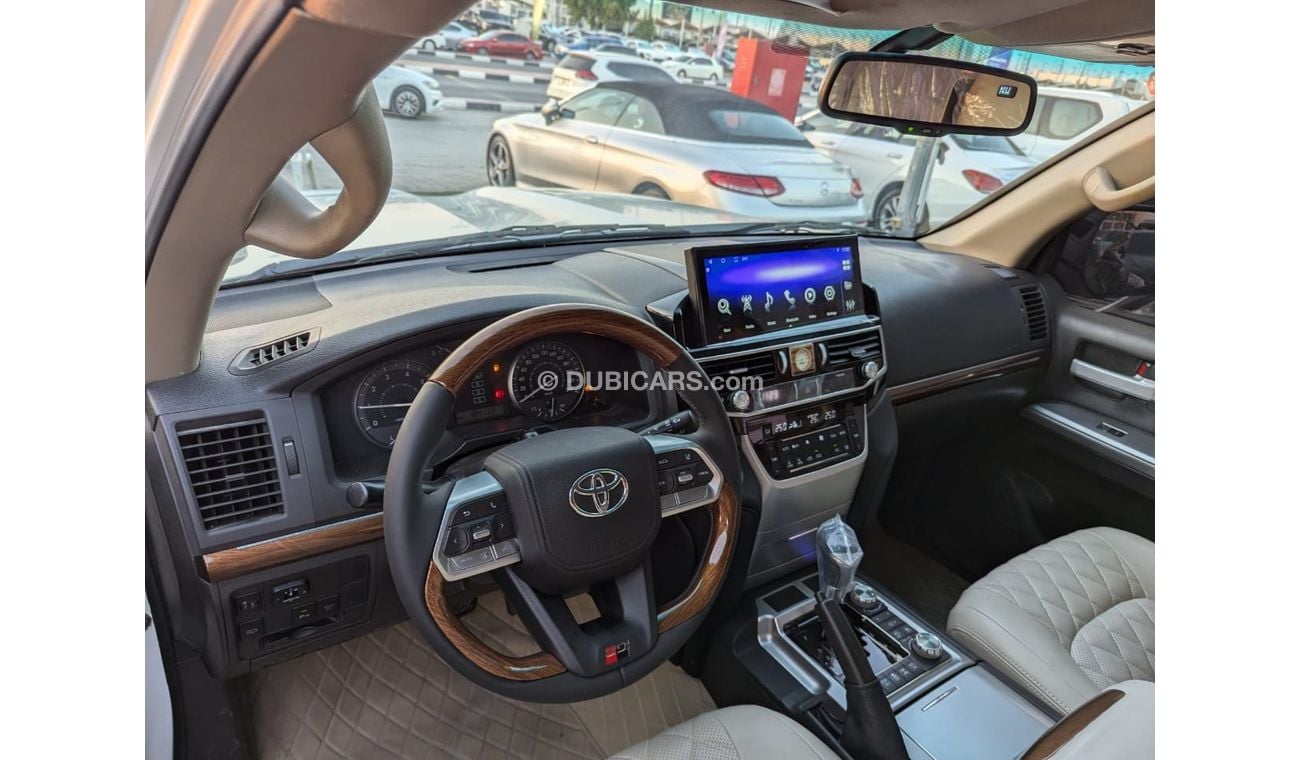 Toyota Land Cruiser TOYOTA LAND CURISER 2010 CONVERTED 2022 full inside and outside 6 cylinder engine 4.0 clean car no a